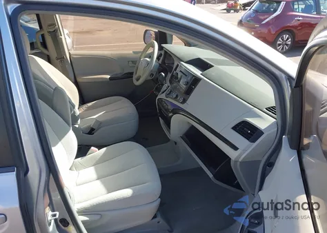 2011 Toyota Sienna Le V6/Le V6 Auto Access Seat from USA, damaged, VIN 5TDKK3DC2BS161488